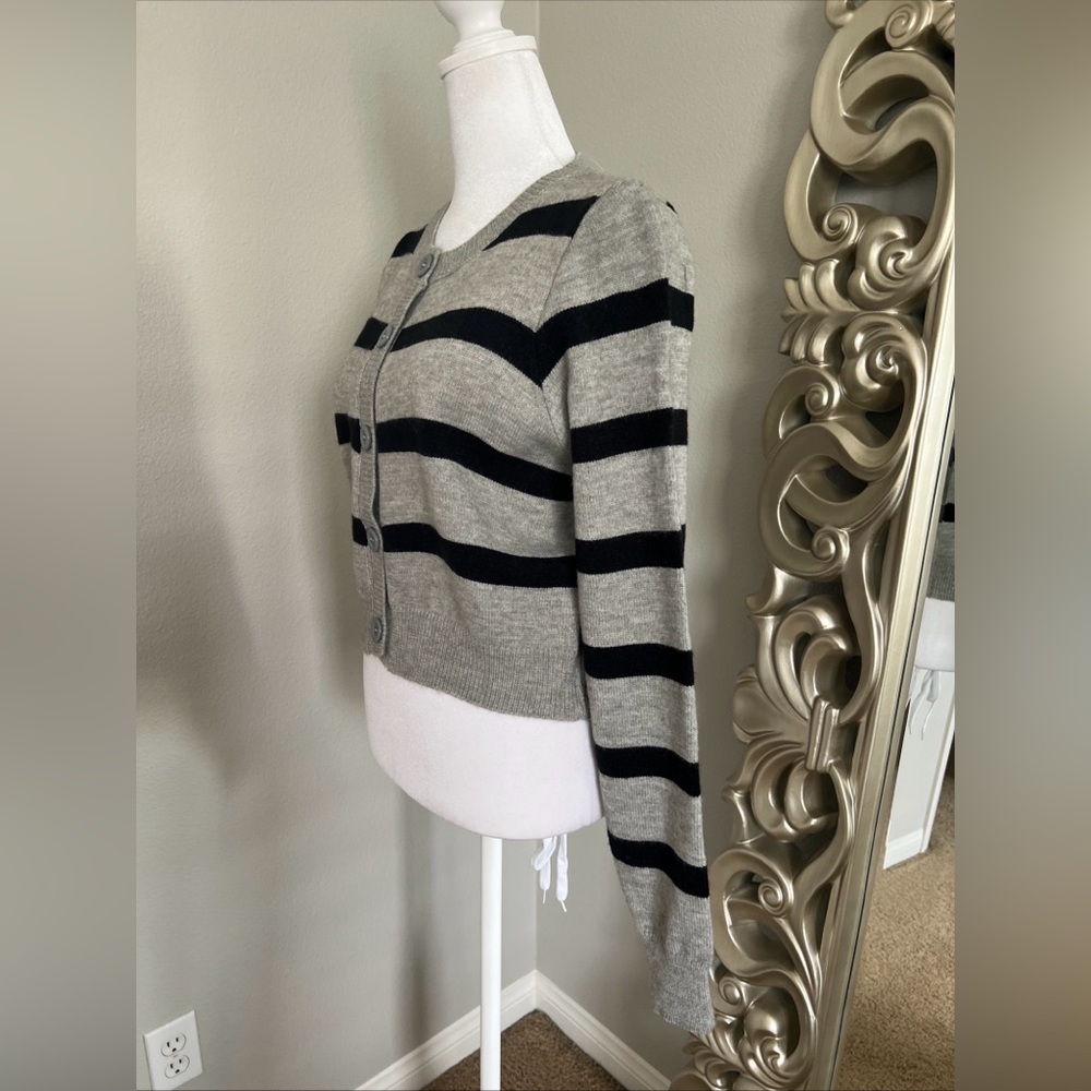 TFY Collection Grey/Black Striped Crewneck Button Front Cropped Cardigan XS - Picture 2 of 8